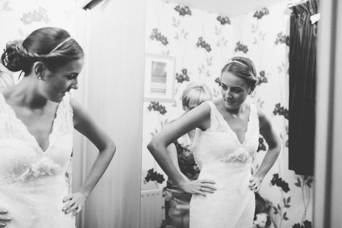 LANCASHIRE WEDDING PHOTOGRAPHY, SHIREBURN ARMS, CLITHEROE WEDDING, BRIDE AND GROOM, WINTER WEDDING, AYESHA PHOTOGRAPHY